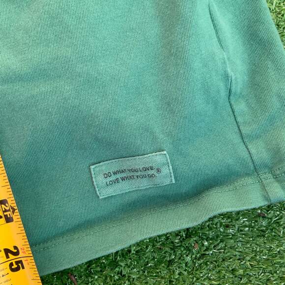 Life is Good Classic Fit Black Lab in Santa Hat Green Long Sleeve Crusher Tee - Picture 2 of 5